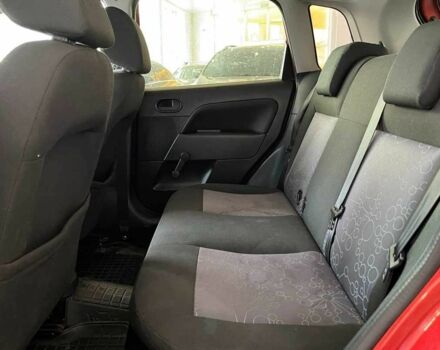 Красный Форд Фиеста, объемом двигателя 1.2 л и пробегом 164 тыс. км за 4150 $, фото 9 на Automoto.ua