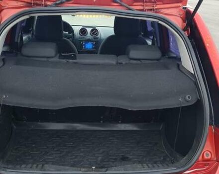 Красный Форд Фиеста, объемом двигателя 1.4 л и пробегом 205 тыс. км за 4300 $, фото 12 на Automoto.ua