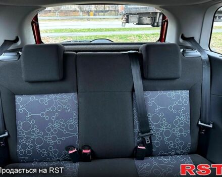 Красный Форд Фиеста, объемом двигателя 1.4 л и пробегом 113 тыс. км за 4900 $, фото 6 на Automoto.ua