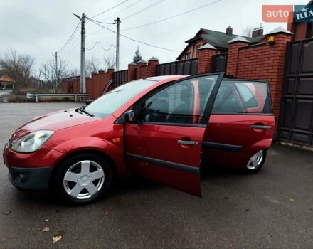 Червоний Форд Фієста, об'ємом двигуна 1.4 л та пробігом 130 тис. км за 4300 $, фото 3 на Automoto.ua