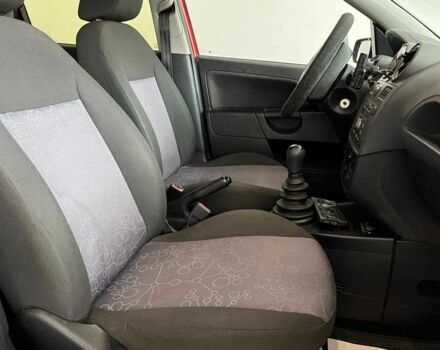 Красный Форд Фиеста, объемом двигателя 1.2 л и пробегом 164 тыс. км за 4150 $, фото 8 на Automoto.ua