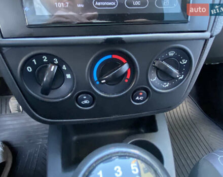 Форд Фиеста 2008 в Хмельницком на Automoto.ua Красный Форд Фиеста, объемом двигателя 1.39 л и пробегом 189 тыс. км за 3650 $, фото 31 на Automoto.ua