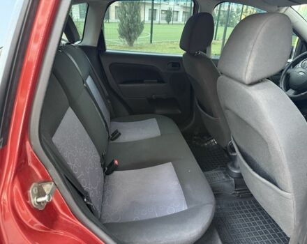 Красный Форд Фиеста, объемом двигателя 1.4 л и пробегом 185 тыс. км за 3300 $, фото 5 на Automoto.ua