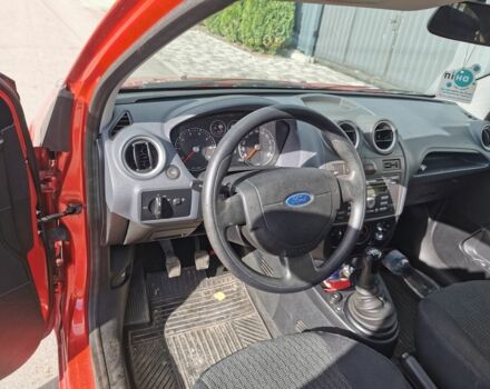 Красный Форд Фиеста, объемом двигателя 1.4 л и пробегом 84 тыс. км за 6000 $, фото 8 на Automoto.ua
