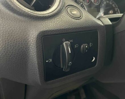 Красный Форд Фиеста, объемом двигателя 1.2 л и пробегом 164 тыс. км за 4150 $, фото 13 на Automoto.ua