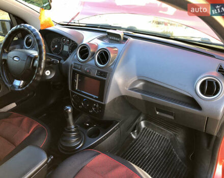 Червоний Форд Фієста, об'ємом двигуна 1.25 л та пробігом 140 тис. км за 2999 $, фото 14 на Automoto.ua