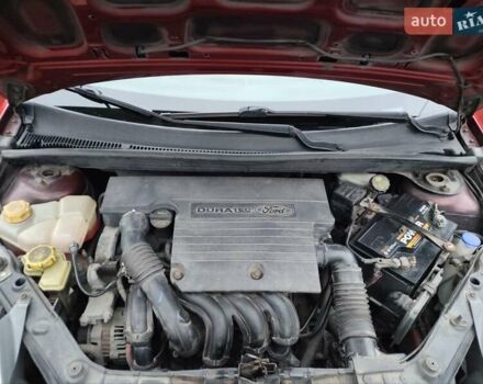 Червоний Форд Фієста, об'ємом двигуна 1.4 л та пробігом 130 тис. км за 4300 $, фото 2 на Automoto.ua