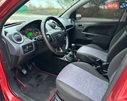 Красный Форд Фиеста, объемом двигателя 1.24 л и пробегом 170 тыс. км за 3999 $, фото 31 на Automoto.ua