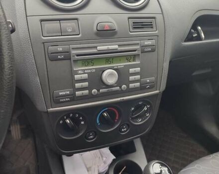 Красный Форд Фиеста, объемом двигателя 1.4 л и пробегом 170 тыс. км за 4100 $, фото 22 на Automoto.ua