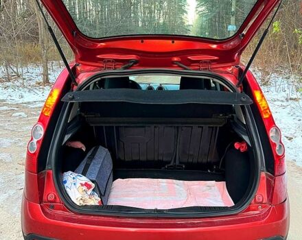 Красный Форд Фиеста, объемом двигателя 1.4 л и пробегом 135 тыс. км за 4700 $, фото 2 на Automoto.ua