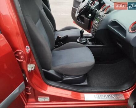 Червоний Форд Фієста, об'ємом двигуна 1.4 л та пробігом 130 тис. км за 4300 $, фото 8 на Automoto.ua