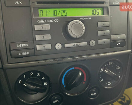 Червоний Форд Фієста, об'ємом двигуна 1.24 л та пробігом 164 тис. км за 4150 $, фото 13 на Automoto.ua