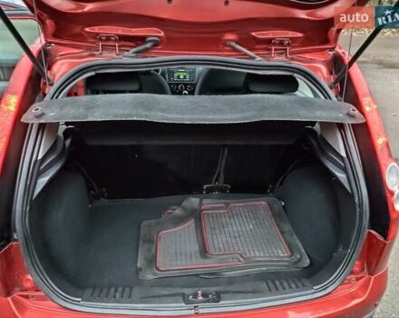 Червоний Форд Фієста, об'ємом двигуна 1.4 л та пробігом 130 тис. км за 4300 $, фото 11 на Automoto.ua