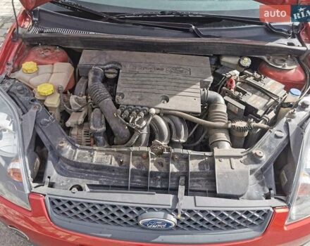 Красный Форд Фиеста, объемом двигателя 1.4 л и пробегом 84 тыс. км за 6000 $, фото 12 на Automoto.ua