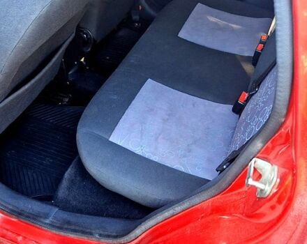 Красный Форд Фиеста, объемом двигателя 1.4 л и пробегом 247 тыс. км за 4158 $, фото 8 на Automoto.ua