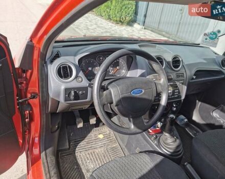 Красный Форд Фиеста, объемом двигателя 1.4 л и пробегом 84 тыс. км за 6000 $, фото 7 на Automoto.ua
