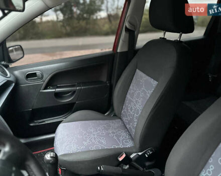 Красный Форд Фиеста, объемом двигателя 1.24 л и пробегом 170 тыс. км за 3999 $, фото 30 на Automoto.ua