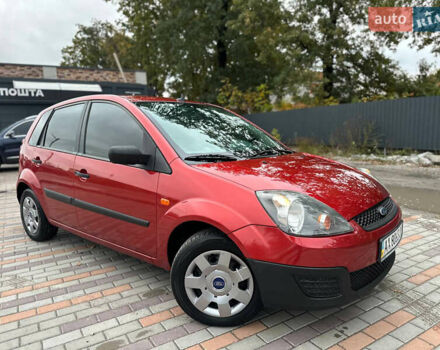 Красный Форд Фиеста, объемом двигателя 1.24 л и пробегом 170 тыс. км за 3999 $, фото 2 на Automoto.ua
