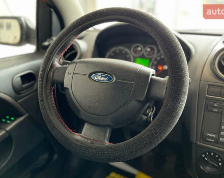 Червоний Форд Фієста, об'ємом двигуна 1.24 л та пробігом 164 тис. км за 4150 $, фото 16 на Automoto.ua