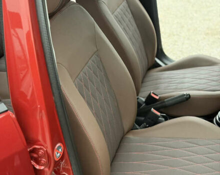 Красный Форд Фиеста, объемом двигателя 1.24 л и пробегом 33 тыс. км за 6499 $, фото 7 на Automoto.ua