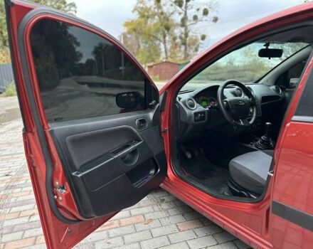 Красный Форд Фиеста, объемом двигателя 1.3 л и пробегом 169 тыс. км за 4000 $, фото 14 на Automoto.ua