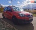Красный Форд Фиеста, объемом двигателя 1.4 л и пробегом 84 тыс. км за 6000 $, фото 1 на Automoto.ua