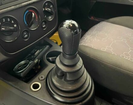 Красный Форд Фиеста, объемом двигателя 1.2 л и пробегом 164 тыс. км за 4150 $, фото 14 на Automoto.ua