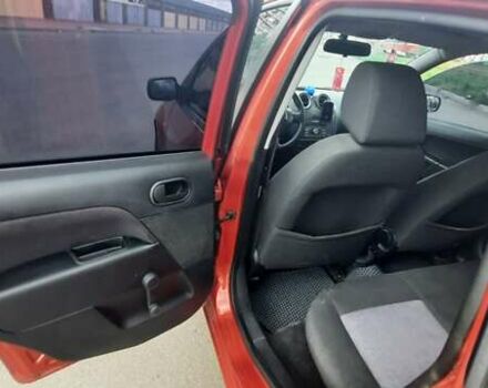 Червоний Форд Фієста, об'ємом двигуна 1.4 л та пробігом 149 тис. км за 3200 $, фото 7 на Automoto.ua