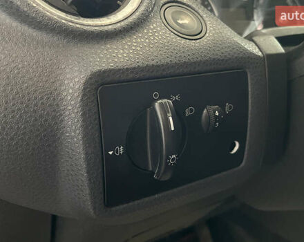 Червоний Форд Фієста, об'ємом двигуна 1.24 л та пробігом 164 тис. км за 4150 $, фото 11 на Automoto.ua