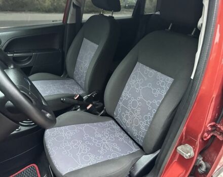 Красный Форд Фиеста, объемом двигателя 1.3 л и пробегом 169 тыс. км за 4000 $, фото 16 на Automoto.ua