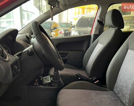 Червоний Форд Фієста, об'ємом двигуна 1.24 л та пробігом 164 тис. км за 4150 $, фото 8 на Automoto.ua