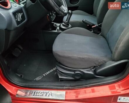 Червоний Форд Фієста, об'ємом двигуна 1.4 л та пробігом 130 тис. км за 4300 $, фото 15 на Automoto.ua