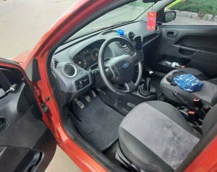 Червоний Форд Фієста, об'ємом двигуна 1.4 л та пробігом 149 тис. км за 3200 $, фото 6 на Automoto.ua