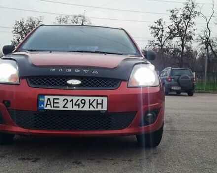 Красный Форд Фиеста, объемом двигателя 1.4 л и пробегом 205 тыс. км за 4300 $, фото 1 на Automoto.ua
