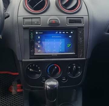 Красный Форд Фиеста, объемом двигателя 1.4 л и пробегом 205 тыс. км за 4300 $, фото 18 на Automoto.ua