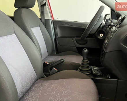 Червоний Форд Фієста, об'ємом двигуна 1.24 л та пробігом 164 тис. км за 4150 $, фото 19 на Automoto.ua