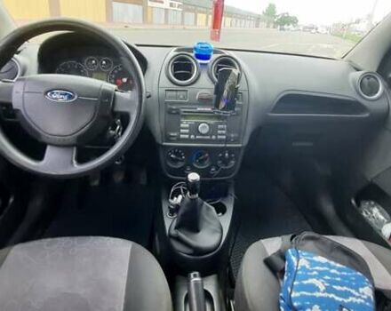 Червоний Форд Фієста, об'ємом двигуна 1.4 л та пробігом 149 тис. км за 3200 $, фото 3 на Automoto.ua