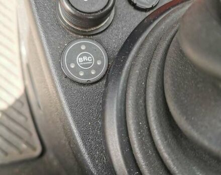 Красный Форд Фиеста, объемом двигателя 1.4 л и пробегом 84 тыс. км за 6000 $, фото 9 на Automoto.ua