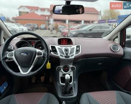 Червоний Форд Фієста, об'ємом двигуна 1.39 л та пробігом 110 тис. км за 6700 $, фото 20 на Automoto.ua