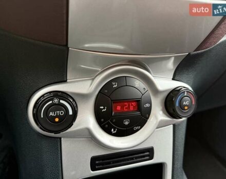 Червоний Форд Фієста, об'ємом двигуна 1.39 л та пробігом 110 тис. км за 6700 $, фото 34 на Automoto.ua