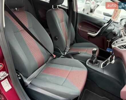 Червоний Форд Фієста, об'ємом двигуна 1.39 л та пробігом 110 тис. км за 6700 $, фото 23 на Automoto.ua