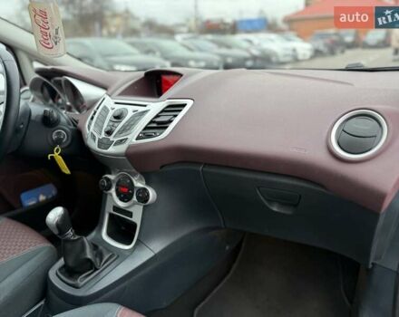 Червоний Форд Фієста, об'ємом двигуна 1.39 л та пробігом 110 тис. км за 6700 $, фото 24 на Automoto.ua