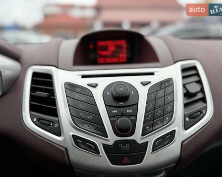 Червоний Форд Фієста, об'ємом двигуна 1.39 л та пробігом 110 тис. км за 6700 $, фото 35 на Automoto.ua