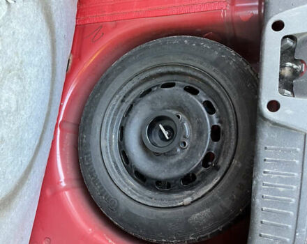 Красный Форд Фиеста, объемом двигателя 1.24 л и пробегом 237 тыс. км за 5000 $, фото 12 на Automoto.ua