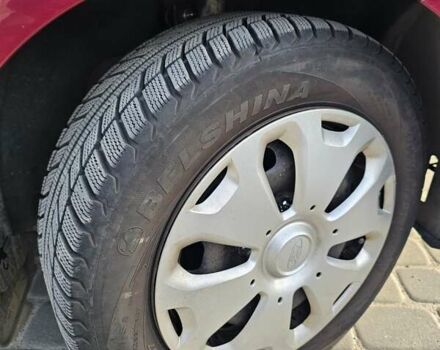 Красный Форд Фиеста, объемом двигателя 1.4 л и пробегом 136 тыс. км за 6300 $, фото 14 на Automoto.ua