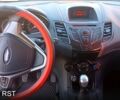 Красный Форд Фиеста, объемом двигателя 1.2 л и пробегом 128 тыс. км за 5000 $, фото 2 на Automoto.ua