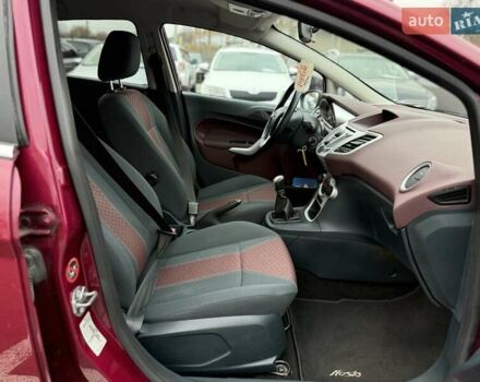 Червоний Форд Фієста, об'ємом двигуна 1.39 л та пробігом 110 тис. км за 6700 $, фото 22 на Automoto.ua