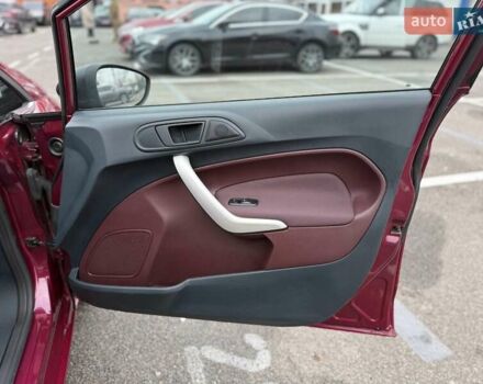 Червоний Форд Фієста, об'ємом двигуна 1.39 л та пробігом 110 тис. км за 6700 $, фото 21 на Automoto.ua