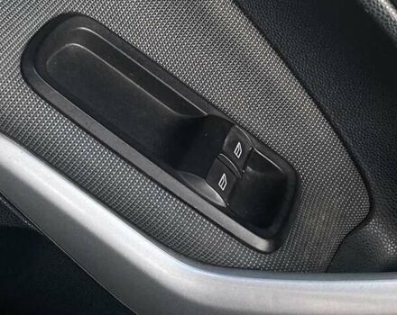 Красный Форд Фиеста, объемом двигателя 1.4 л и пробегом 132 тыс. км за 6830 $, фото 34 на Automoto.ua