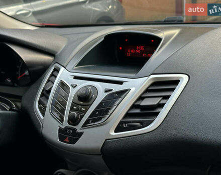 Форд Фиеста 2011 в Львове на Automoto.ua Красный Форд Фиеста, объемом двигателя 1.39 л и пробегом 118 тыс. км за 6800 $, фото 17 на Automoto.ua